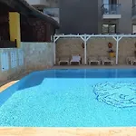 Safari 3* Side